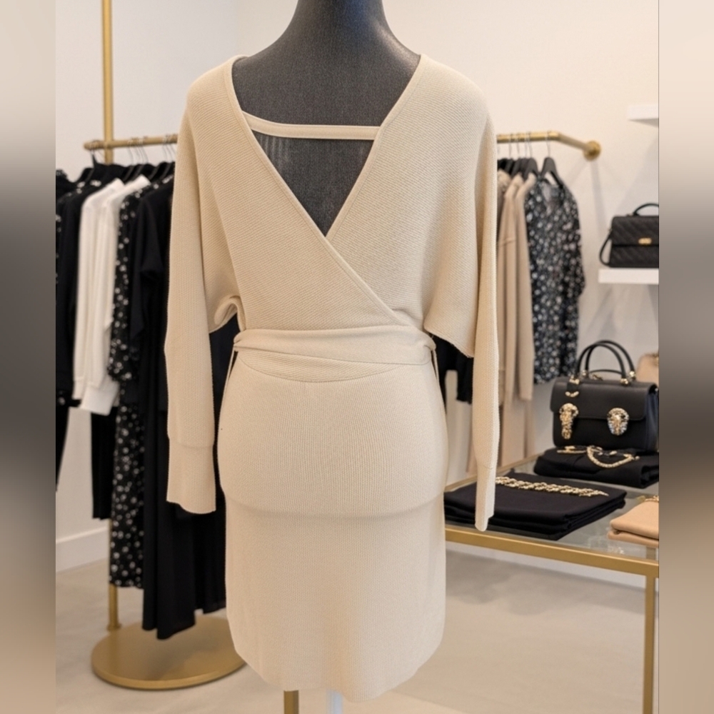 Fashion Nova Beige Knit Belted V-Neck Long Sleeve Women's‎ dress Size M - Picture 2 of 5